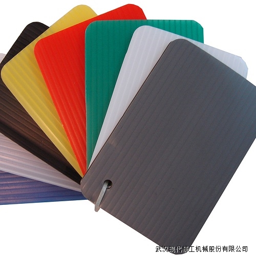 使用哪些設備我們可以將中空板加工成周轉箱