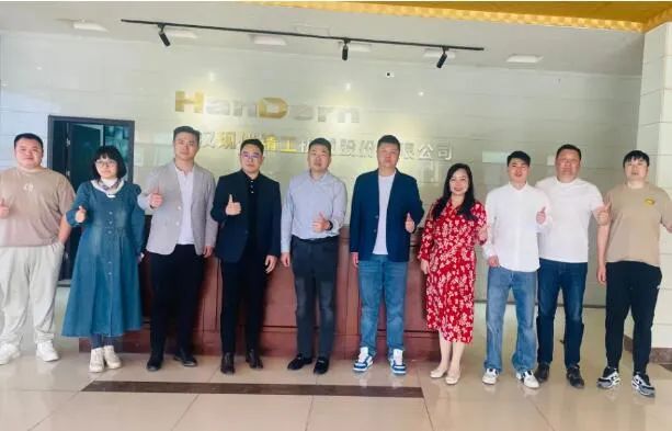 武漢現(xiàn)代精工機(jī)械股份有限公司接待東西湖區(qū)工商聯(lián)調(diào)研團(tuán)，共探創(chuàng)新合作新機(jī)遇
