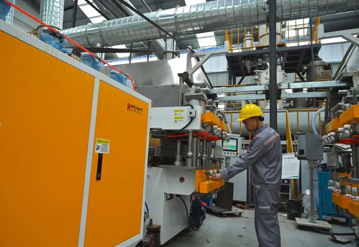 磷石膏包裝箱生產(chǎn)現(xiàn)場 3